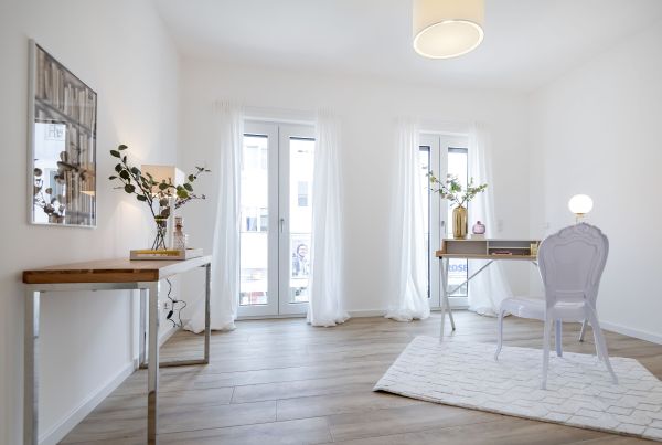 geräumiges Arbeits- oder Gästezimmer